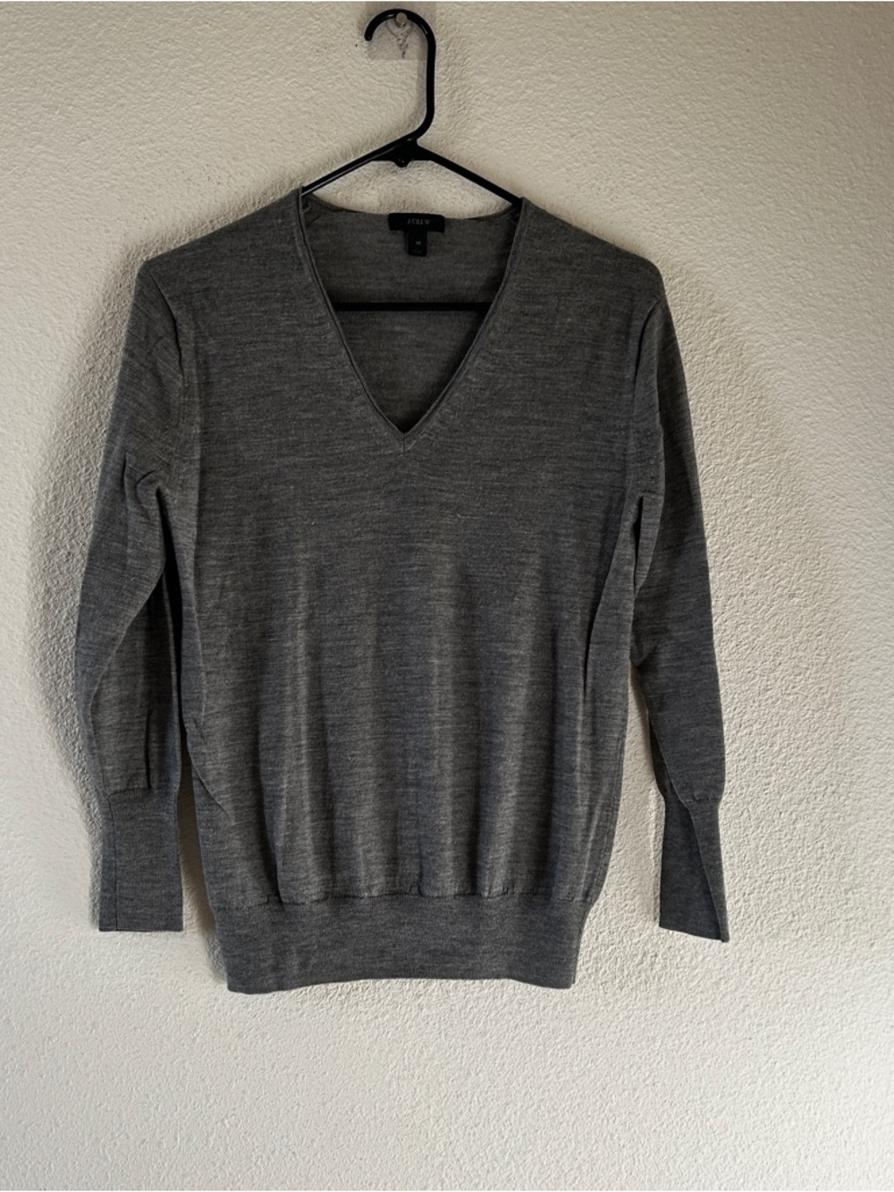 J. Crew Office Preppy Contemporary Vneck Light weight Sweater Women’s Medium
